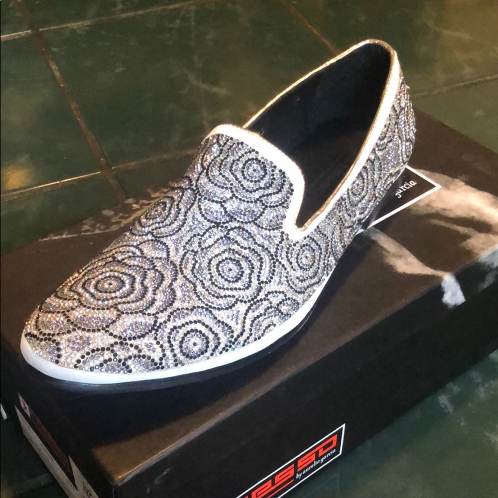 Shimmering Shoes - Picture 2 of 6